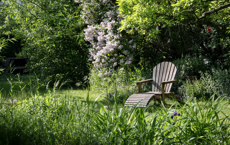Gartenmöbel reinigen - So funktioniert's